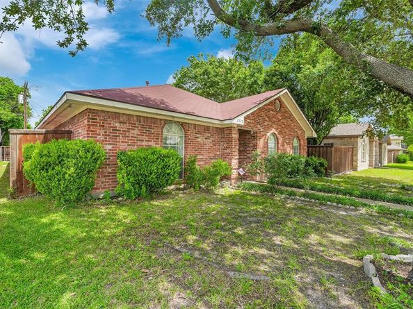 2325  Park Vista Drive , Dallas Texas 75228