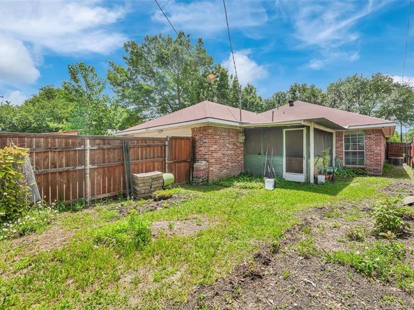 2325  Park Vista Drive , Dallas Texas 75228
