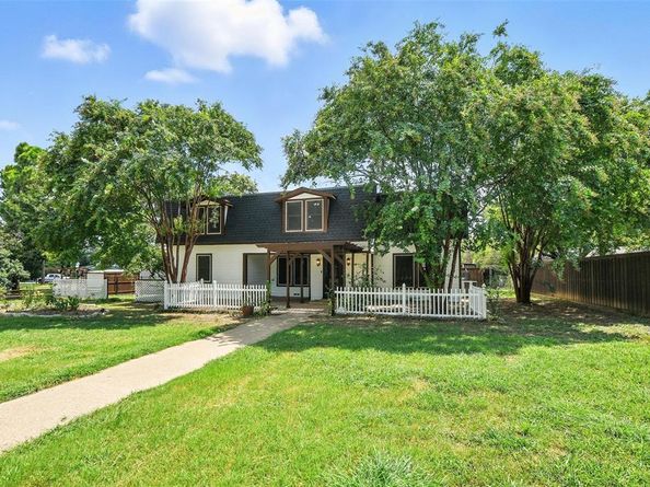 1323  Dublin Street , Grapevine Texas 76051