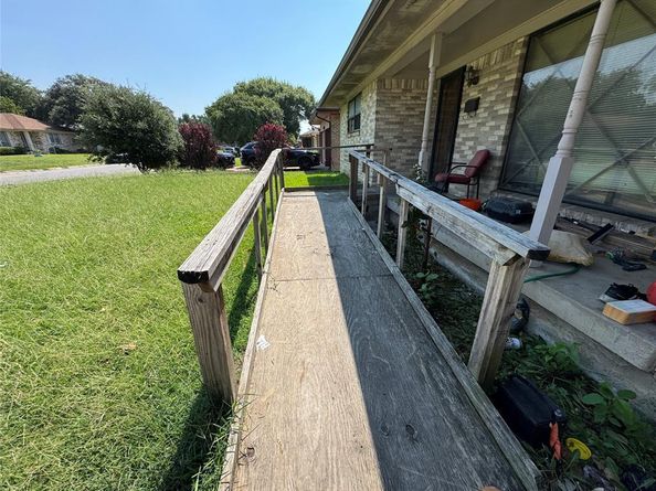 8642  Barclay Street , Dallas Texas 75227