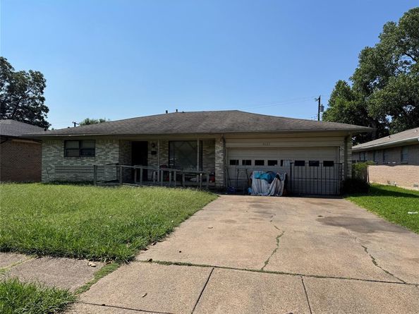 8642  Barclay Street , Dallas Texas 75227