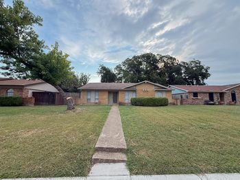 1925  Bosque Drive 