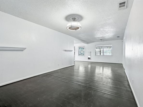 2634  Santa Cruz Drive , Dallas Texas 75227