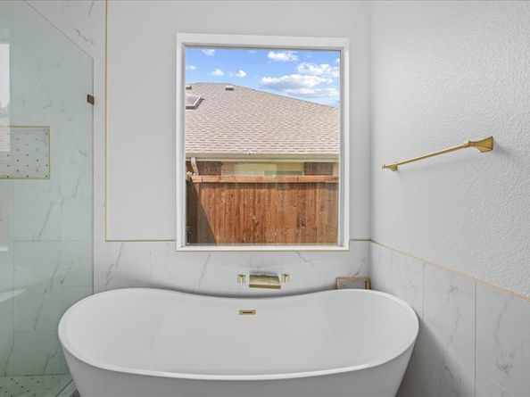 1223  Mallard Creek , Aubrey Texas 76227