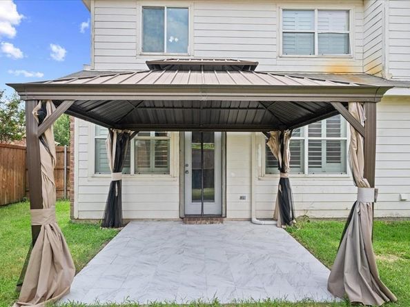 1223  Mallard Creek , Aubrey Texas 76227