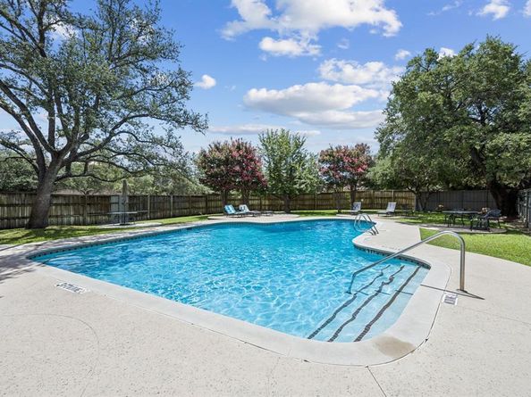 7404 W Northwest Highway  5, Dallas Texas 75225