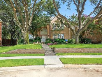 3833  Hunters Trail 