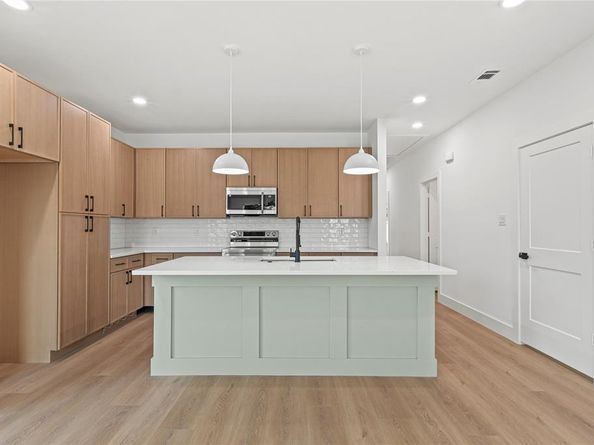 1422  Mcdonald Avenue , Dallas Texas 75215