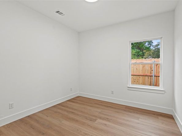 1422  Mcdonald Avenue , Dallas Texas 75215