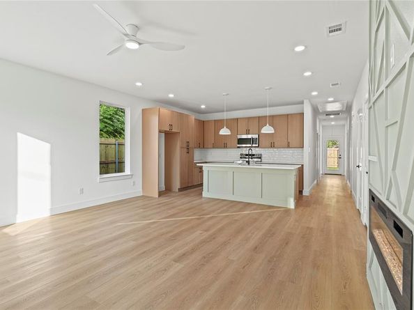 1422  Mcdonald Avenue , Dallas Texas 75215