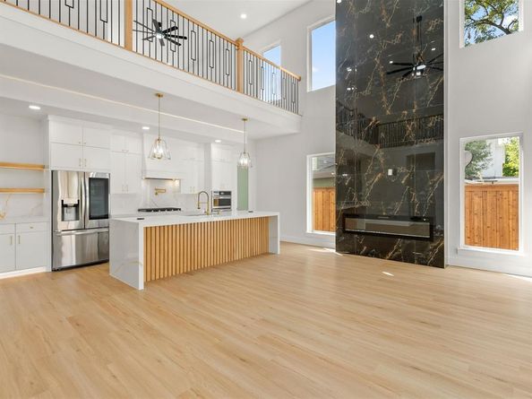 1711  Kraft Street , Dallas Texas 75212