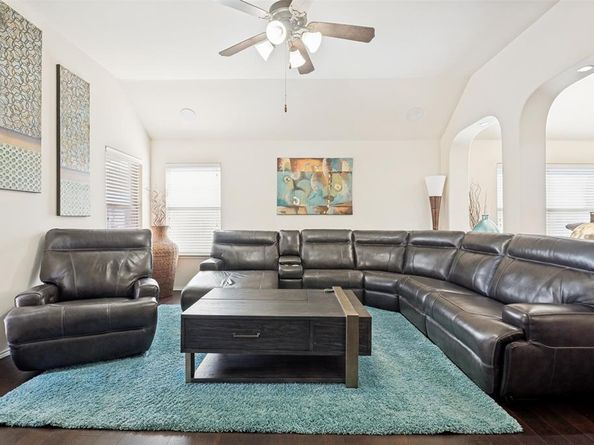 437  Castle Street , DeSoto Texas 75115