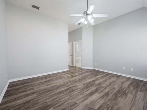1351  Clearwater Drive , Grand Prairie Texas 75052