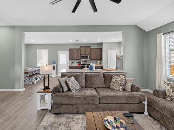 905  Cawthorne Trail , Fort Worth Texas 76108