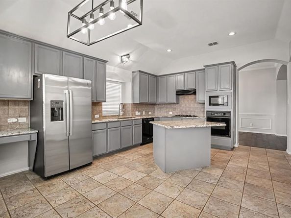 11  Mary Lou Court , Mansfield Texas 76063