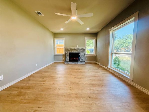 1814  Melbourne Avenue , Dallas Texas 75224