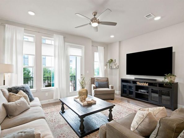 1011  Tea Olive Lane , Dallas Texas 75212