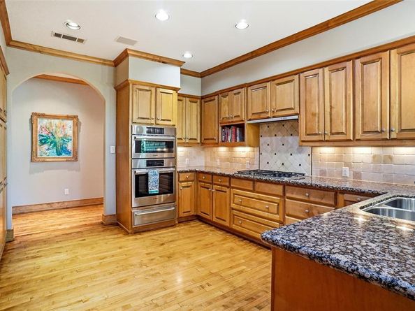 1924  Kensington Drive , Fort Worth Texas 76110
