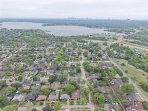 429  Parkhurst Drive , Dallas Texas 75218