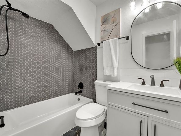2114  Via Vista  , Carrollton Texas 75006