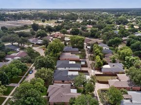 5822  Enchanted Lane , Dallas Texas 75227