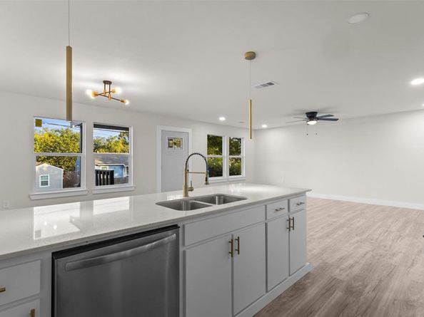1507 E Waco Avenue , Dallas Texas 75216