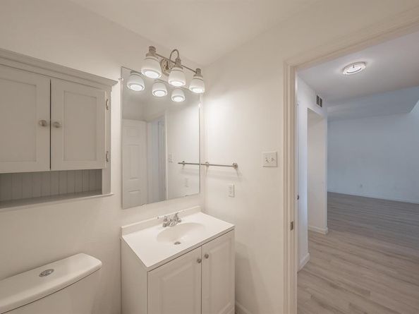 8404  Forest Lane  305, Dallas Texas 75243