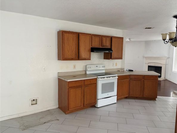 2701  Maegen Circle , Fort Worth Texas 76112