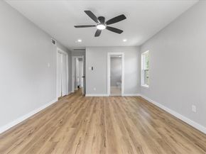 706 W Five Mile Parkway , Dallas Texas 75224