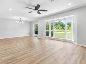 706 W Five Mile Parkway , Dallas Texas 75224