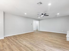 706 W Five Mile Parkway , Dallas Texas 75224