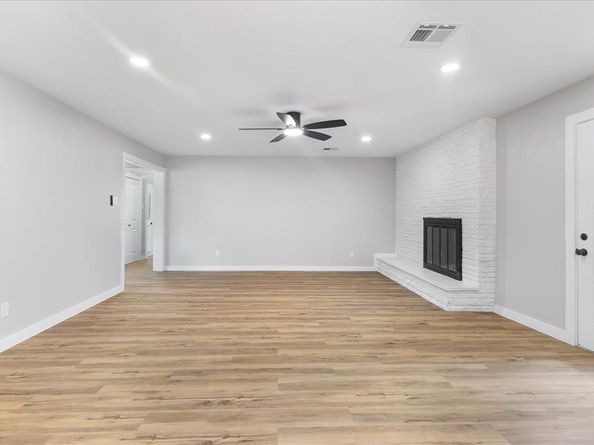 706 W Five Mile Parkway , Dallas Texas 75224