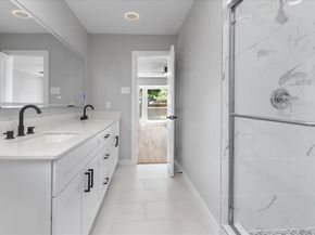 706 W Five Mile Parkway , Dallas Texas 75224
