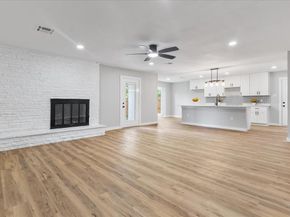 706 W Five Mile Parkway , Dallas Texas 75224