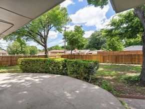 706 W Five Mile Parkway , Dallas Texas 75224