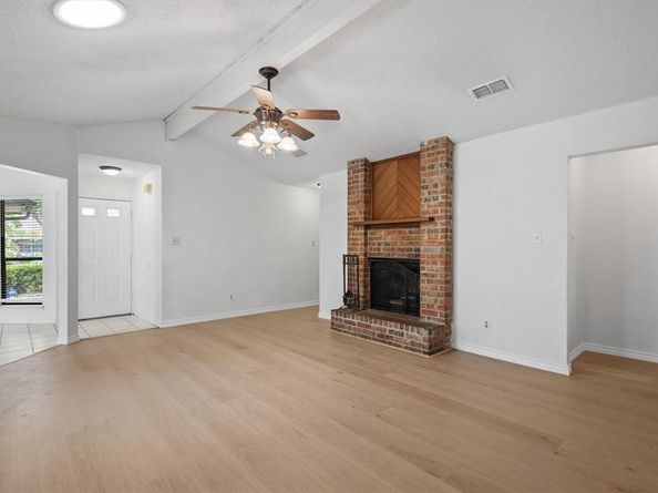 5537  Silver Maple Drive , Arlington Texas 76018