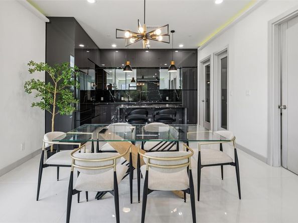 1880  Beaumont Street , Dallas Texas 75215