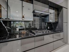 1880  Beaumont Street , Dallas Texas 75215