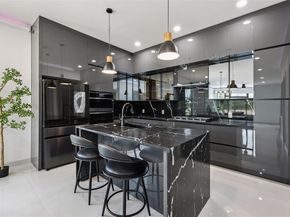 1880  Beaumont Street , Dallas Texas 75215