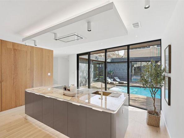 6822  Victoria Avenue , Dallas Texas 75209