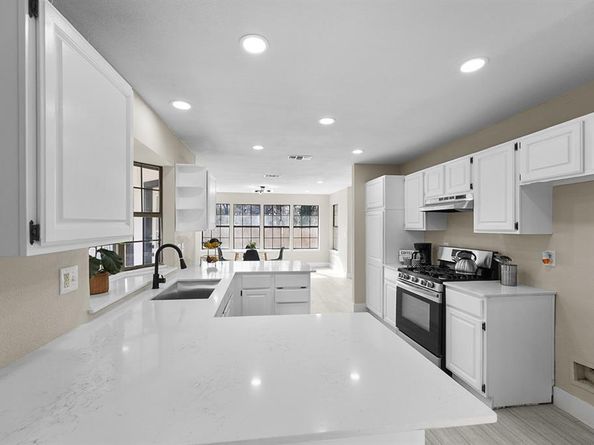 5202  Hollow Bend Lane , Garland Texas 75043