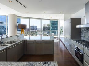 2900  Mckinnon Street  801, Dallas Texas 75201