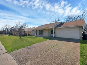 909  Ravencroft Drive , Garland Texas 75043