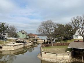 640  Harbor Drive , Azle Texas 76020