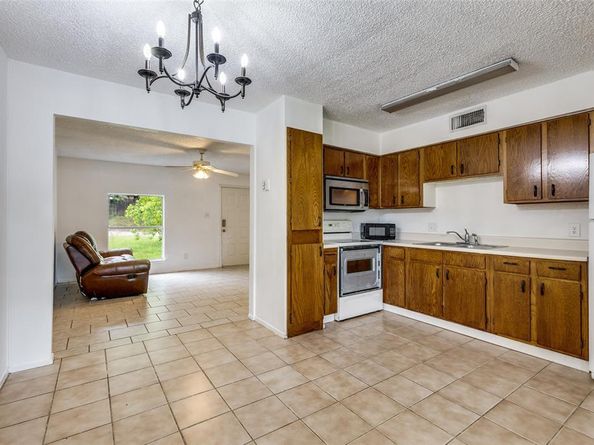 520  Lake Crest Parkway , Azle Texas 76020