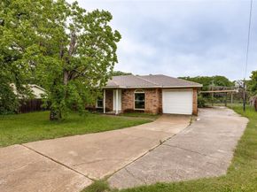 520  Lake Crest Parkway , Azle Texas 76020