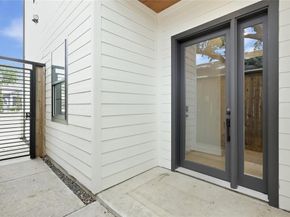 1005  Mount Auburn Avenue , Dallas Texas 75223