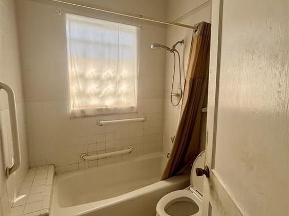 2720  College Avenue , Fort Worth Texas 76110