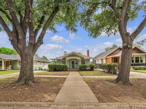2720  College Avenue , Fort Worth Texas 76110