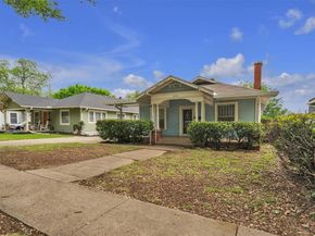 2720  College Avenue , Fort Worth Texas 76110